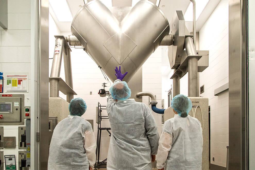 safetyFocus3employeesFactory.jpg